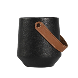 The Leather Collection 5% Nordic Pine 440g Black Scented Candle