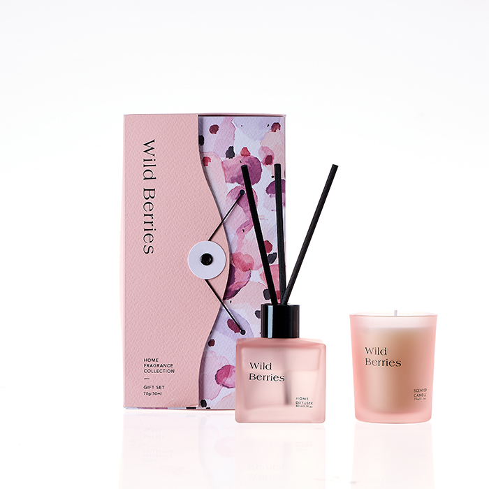 The Fantasy Collection Pink Gift Set Wild Berries 70g/50ml Pink Scented Candle And Pink Reed Diffuser