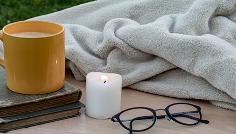 How to Use scented Candle to Create a Little Cocooning Area for the Winter